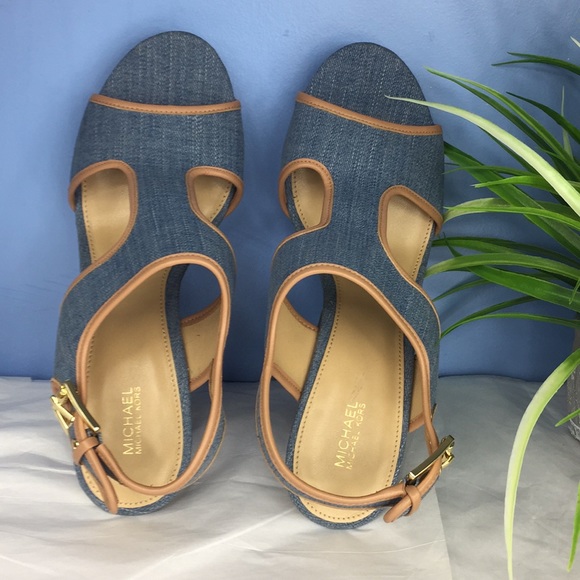 New Michael Kors Women’s wedge shoes - Picture 2 of 8